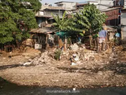 Debit Air Kali Ciliwung di Manggarai Menyusut Akibat Kemarau