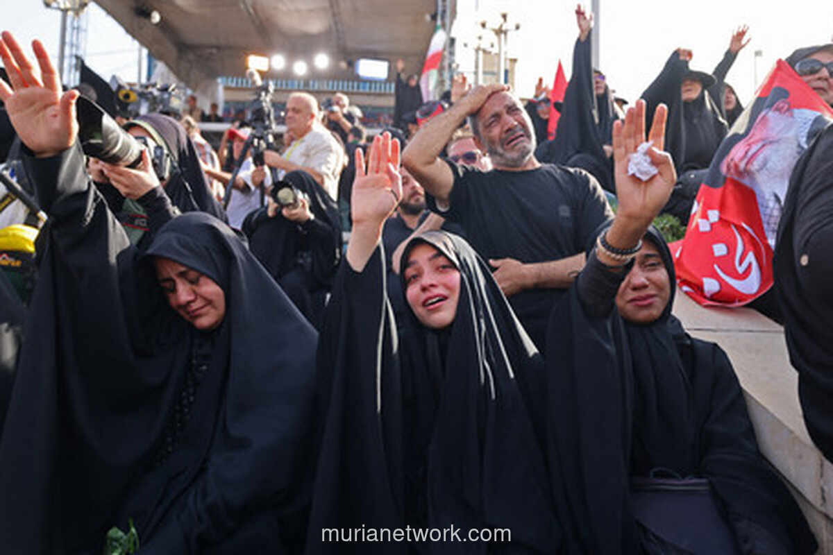 Ribuan Pelayat Iringi Pemakaman Kenegaraan Ali Khamenei di Teheran
