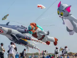 Jogja International Kite Festival 2026 Meriahkan Pantai Parangkusumo dengan Layang-Layang Unik