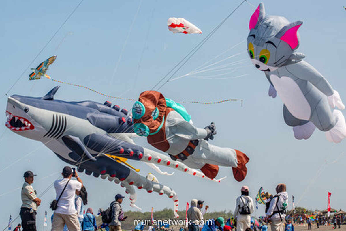 Jogja International Kite Festival 2026 Meriahkan Pantai Parangkusumo dengan Layang-Layang Unik