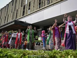 Komunitas Kebaya Menari Ajak Generasi Muda Lestarikan Budaya di CFD Jakarta