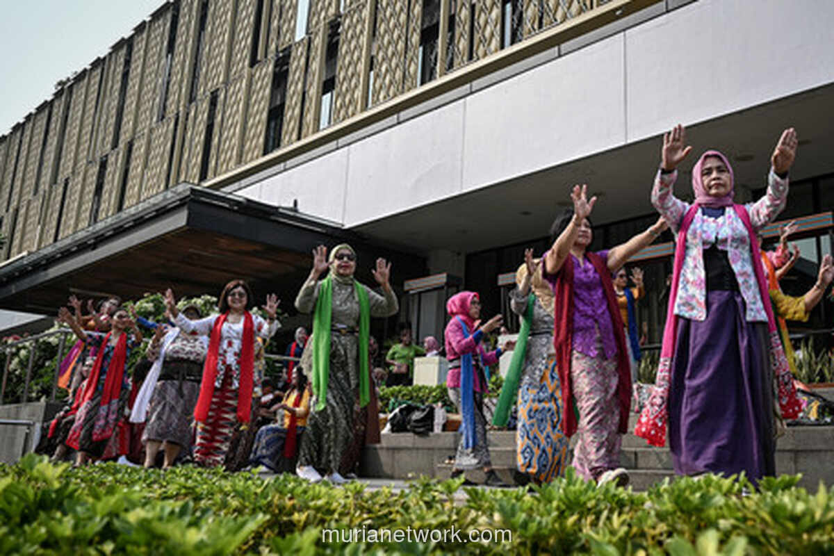 Komunitas Kebaya Menari Ajak Generasi Muda Lestarikan Budaya di CFD Jakarta