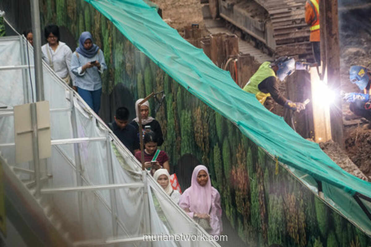 Trotoar Darurat di Bundaran HI Berhiaskan Taman Labirin Selama Proyek MRT