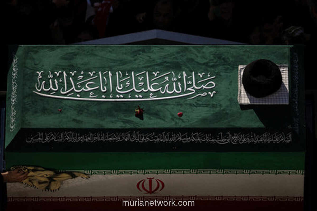 Ribuan Warga Iringi Pemakaman Ali Khamenei di Mashhad