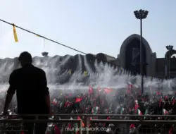 Ribuan Pelayat Padati Pemakaman Ayatollah Khamenei di Teheran