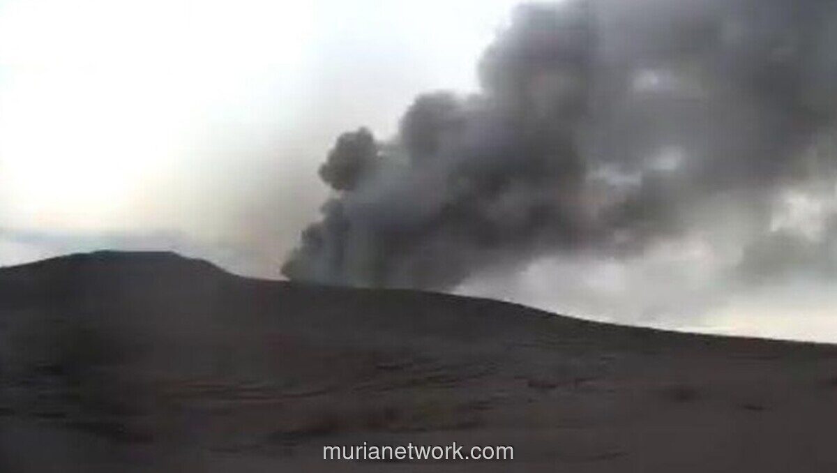 Aktivitas Gunung Anak Krakatau Meningkat, Asap Hitam Membumbung hingga 200 Meter