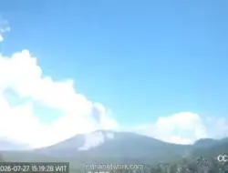 Gunung Ibu Erupsi, Kolom Abu Capai 600 Meter di Atas Puncak