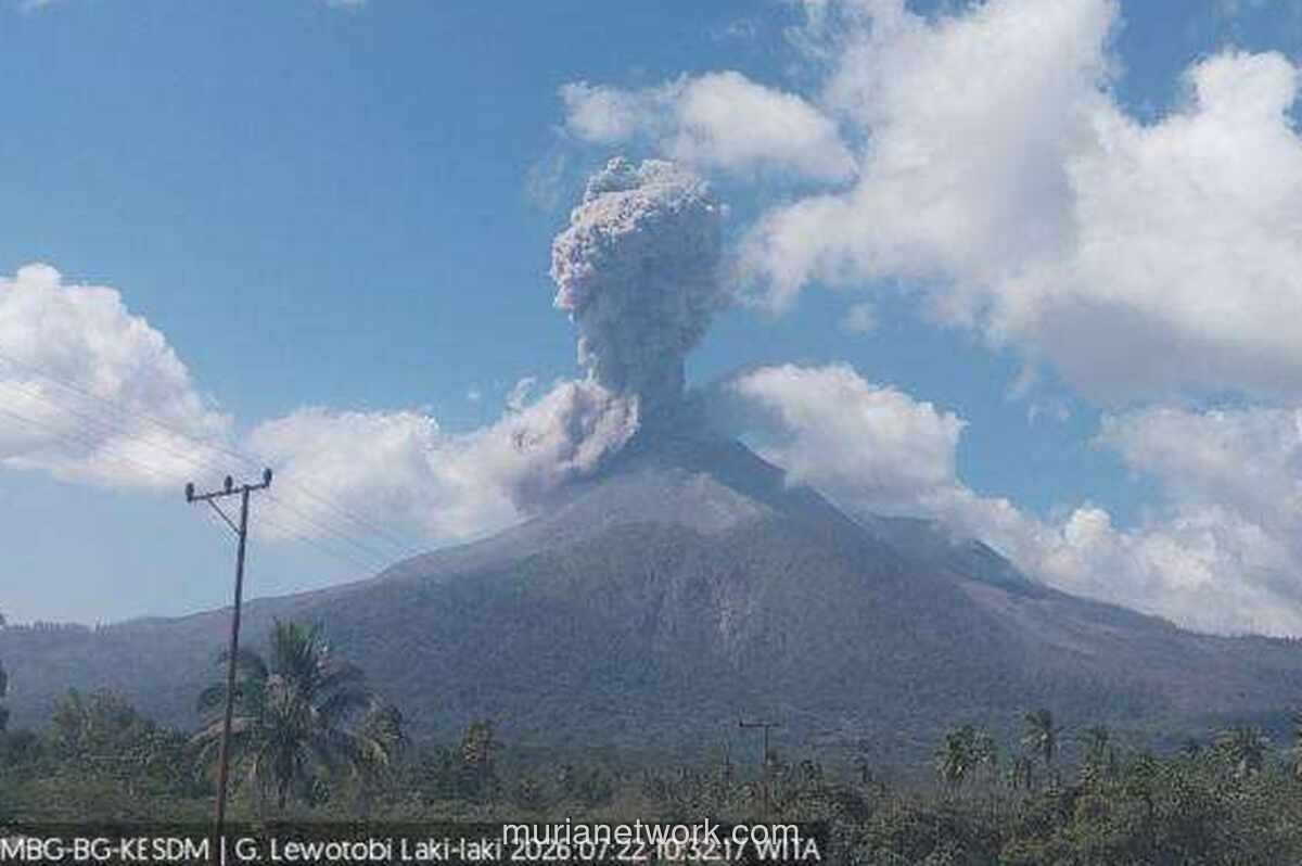 Gunung Lewotobi Laki-Laki Erupsi, Kolom Abu Membubung 1.200 Meter