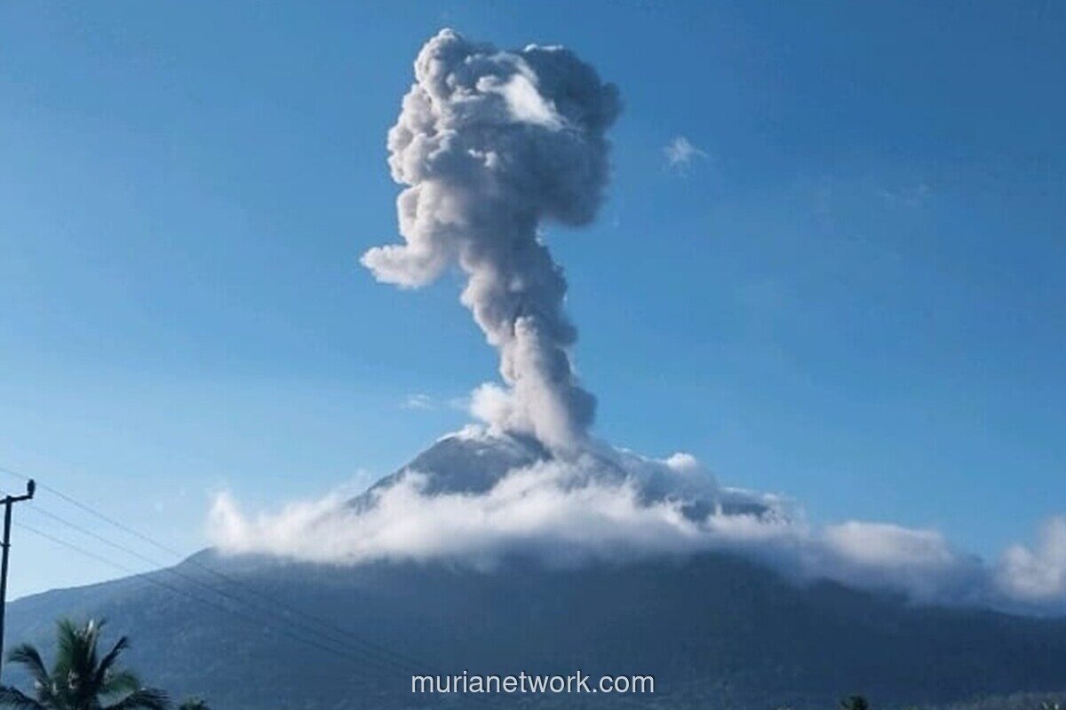 Gunung Lewotobi Laki-laki Erupsi, Kolom Abu Capai 1,4 Kilometer