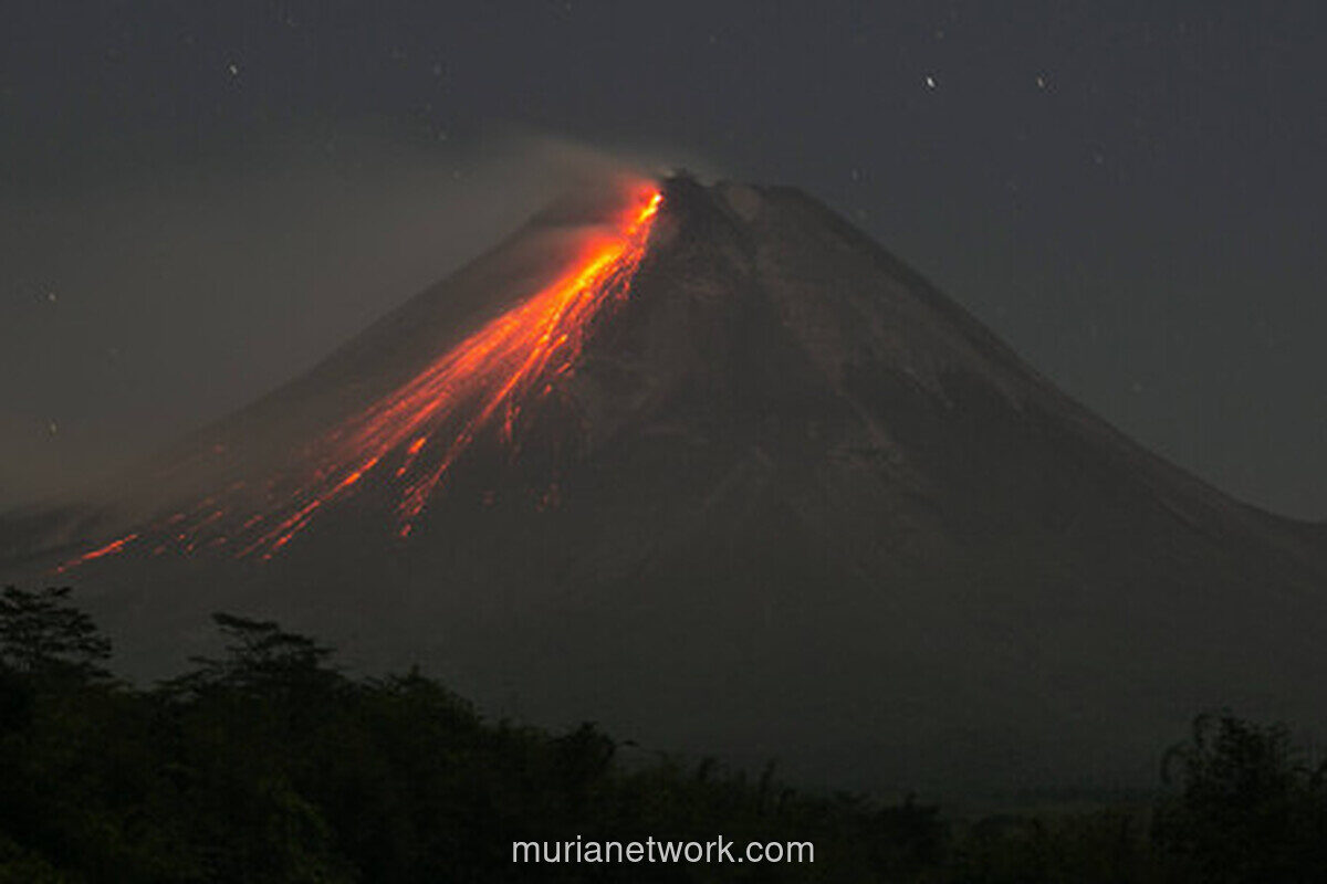 Gunung Merapi Kembali Luncurkan Awan Panas, Status Siaga