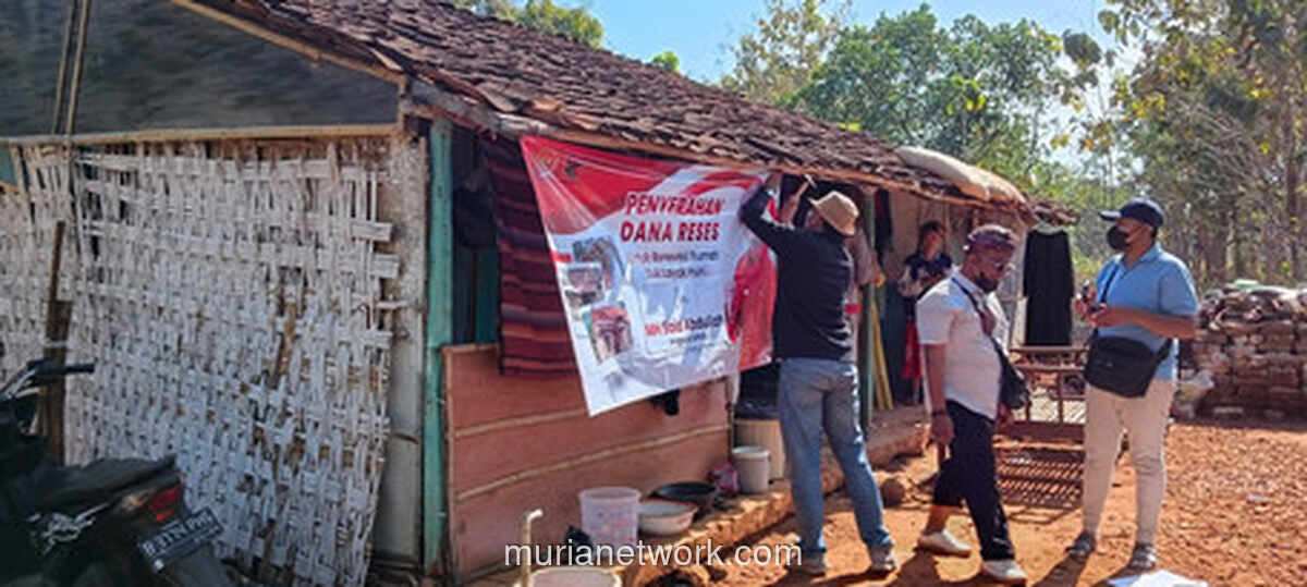 Anggota DPR Salurkan Uang Reses untuk Perbaikan Rumah Tak Layak Huni di Sumenep