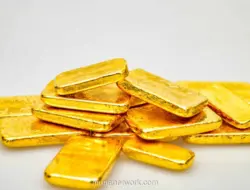 Harga Emas Dunia Menguat, Bersiap Catat Kenaikan Mingguan Pertama Sejak Mei