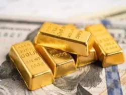 Harga Emas Menguat Hampir 1 Persen, Dolar Melemah dan Inflasi AS Melandai