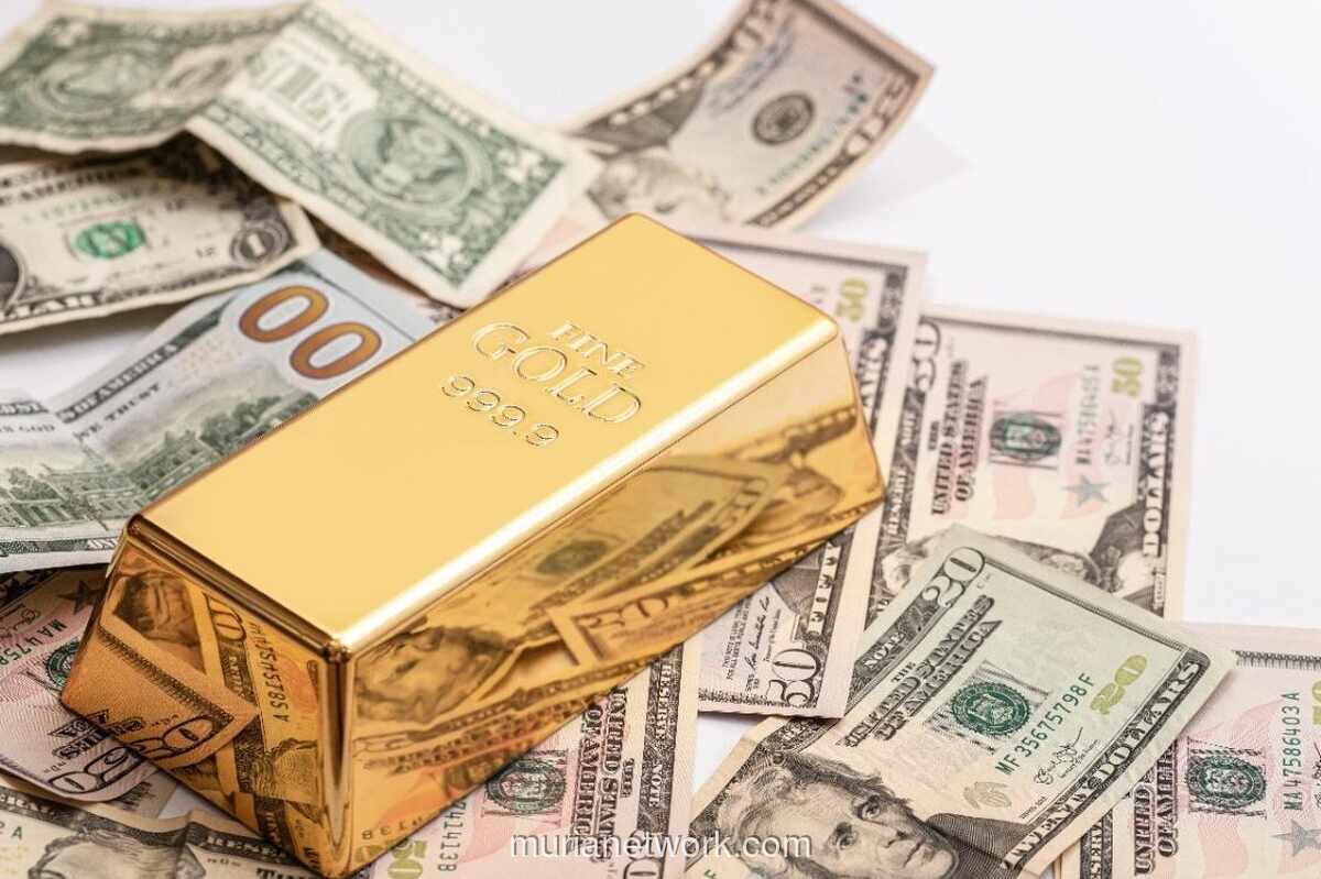 Harga Emas Sentuh Level Tertinggi Dua Pekan, Dolar AS Melemah