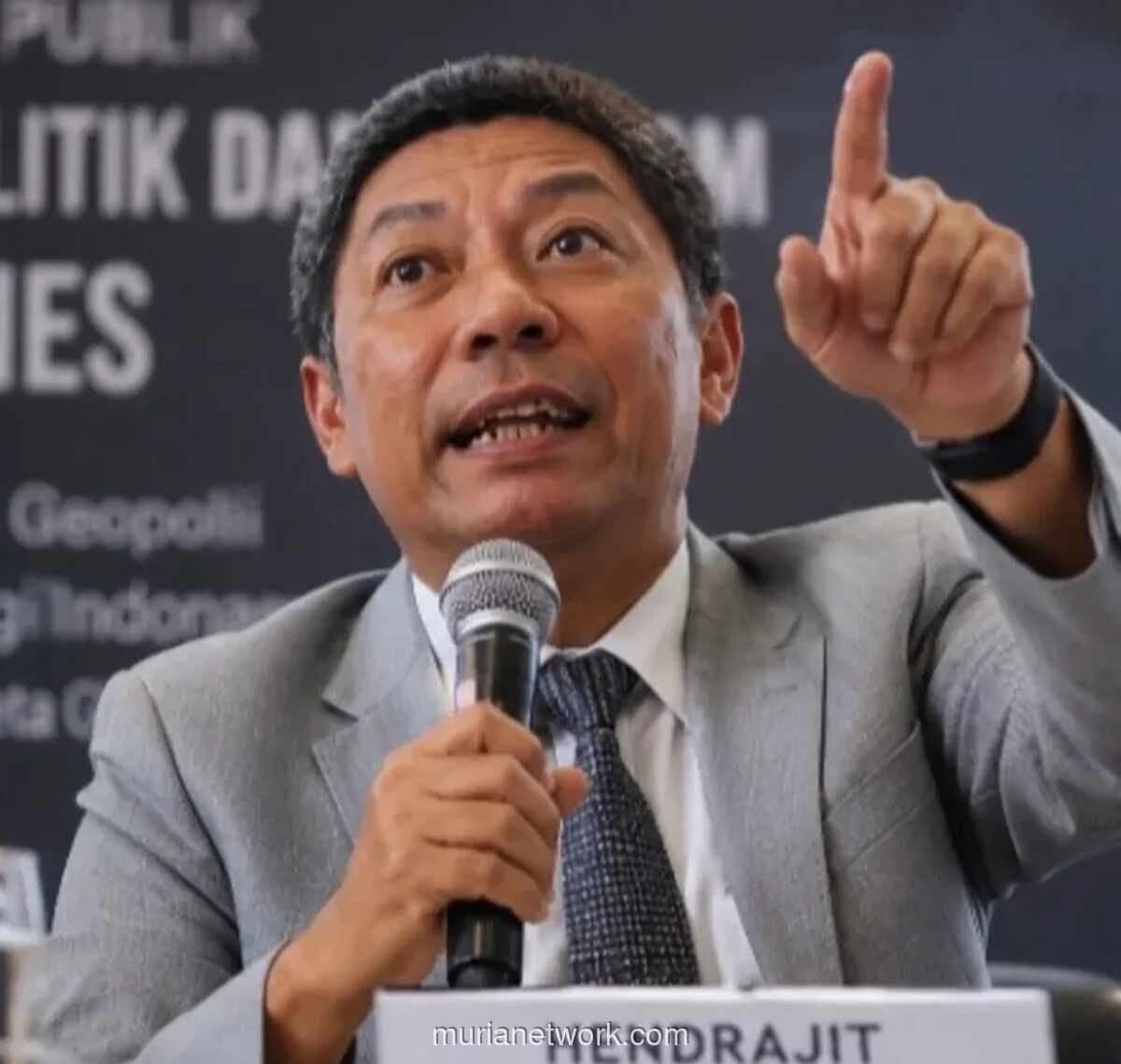 Hendrajit: Jangan Terburu-buru Simpulkan Ada Rivalitas TNI-Polri, Bisa Jadi Bagian Operasi Lebih Besar