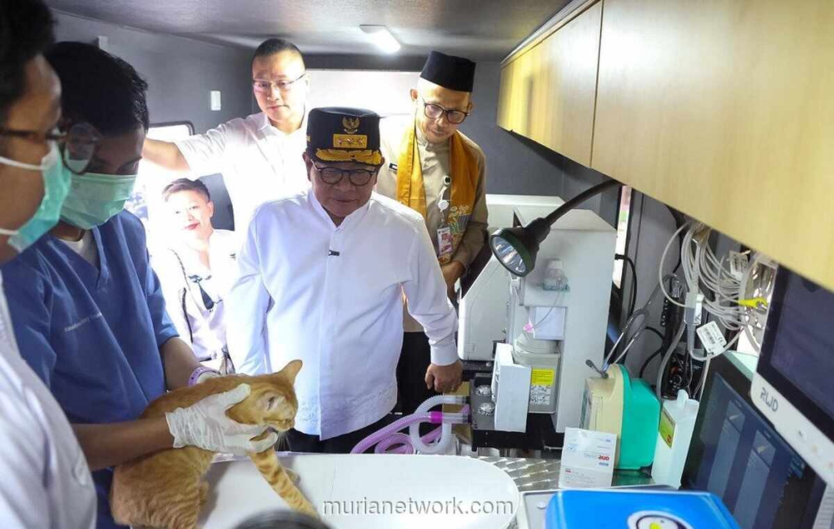 Pramono Luncurkan Mobil Klinik Hewan Keliling Pertama di Indonesia