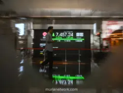 IHSG Ditutup Hijau di Sesi I, Rupiah Melemah ke Rp18.101