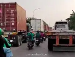 Antrean Truk Kontainer Picu Kepadatan di Jalan Cakung-Cilincing