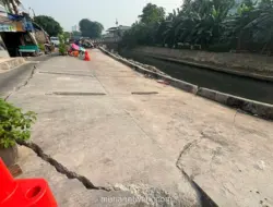 Jalan Cinta di Jakarta Timur Amblas, Warga Terpaksa Gunakan Jalur Alternatif