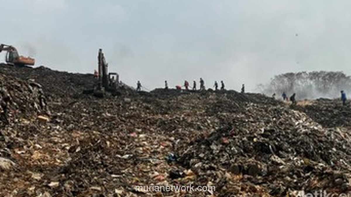 Kebakaran TPA Jatiwaringin Meluas, Angin Kencang Jadi Kendala Pemadaman