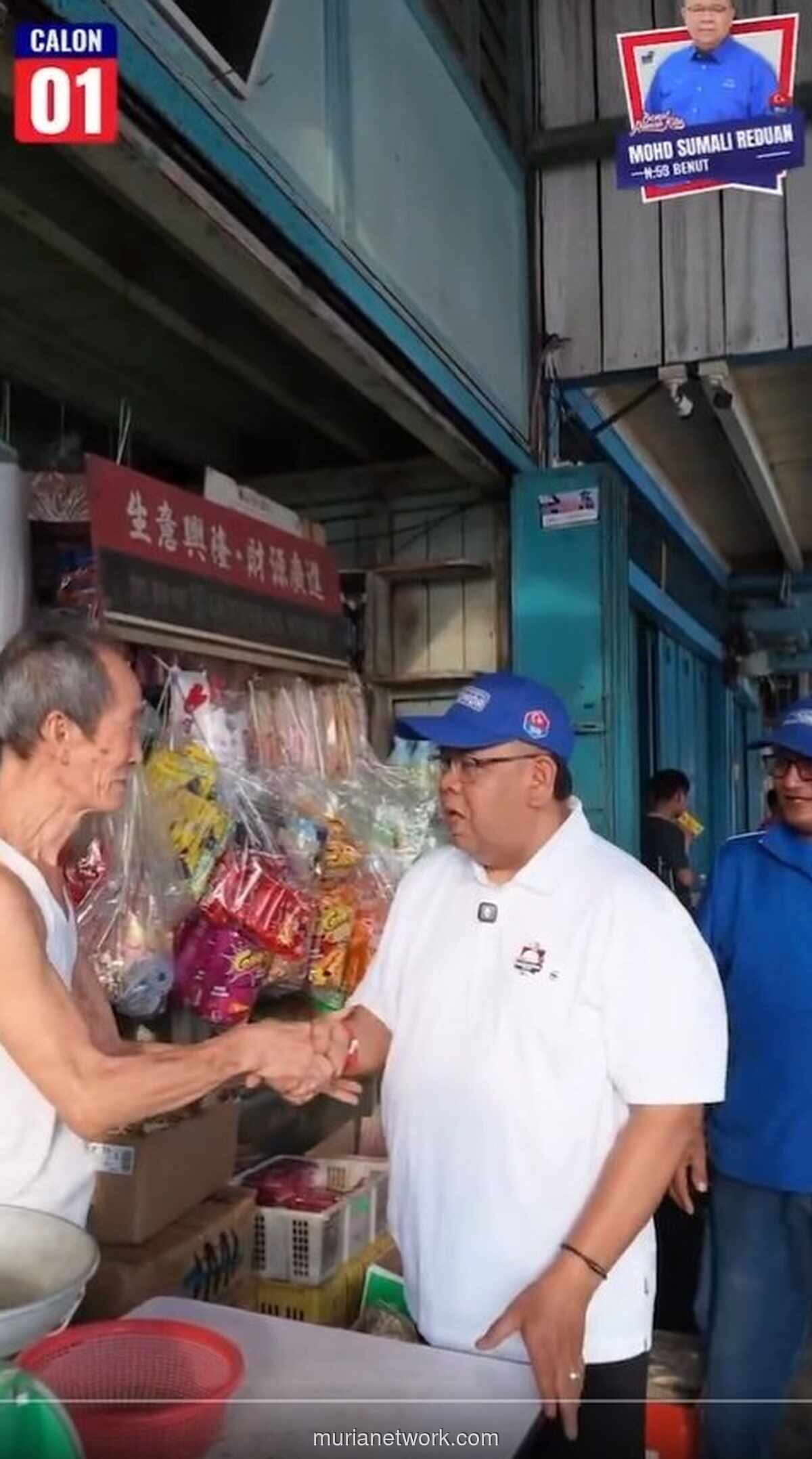 Caleg Malaysia Blusukan Pakai Bahasa Jawa, Viral di Media Sosial