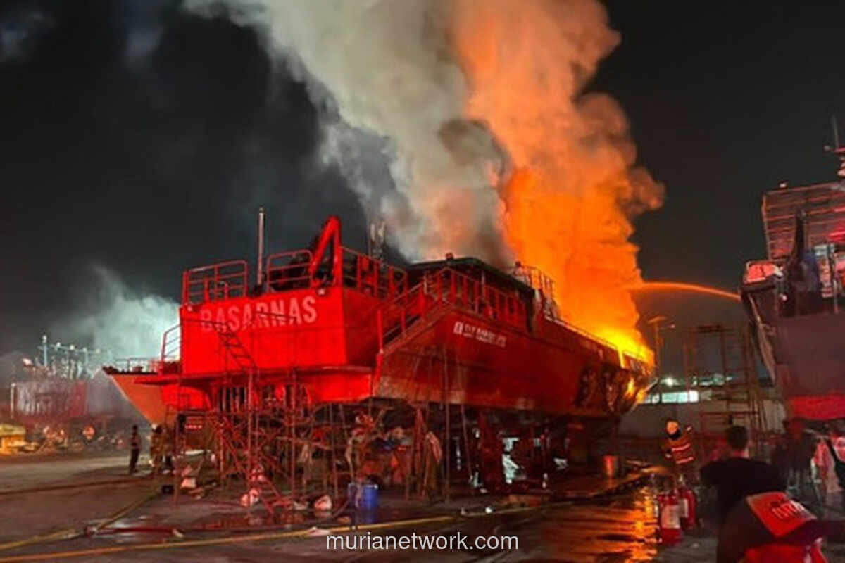 Kapal Basarnas Terbakar saat Perbaikan di Muara Baru
