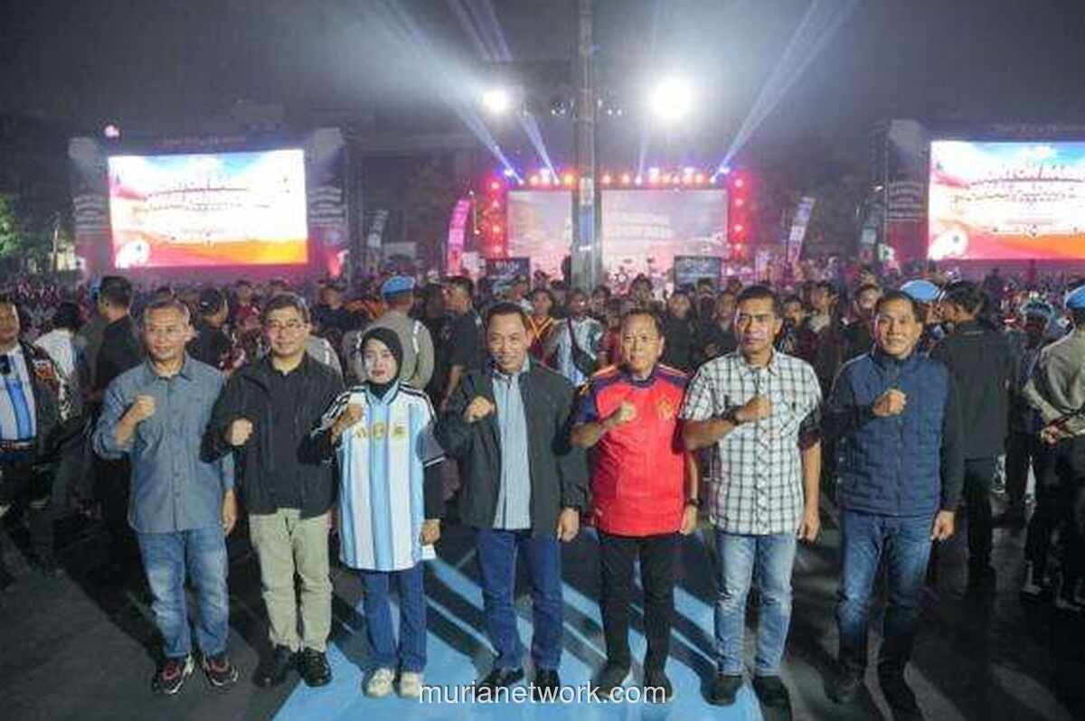 Nobar Final Piala Dunia 2026 di Mabes Polri, Kapolri Bagikan Jersey Timnas