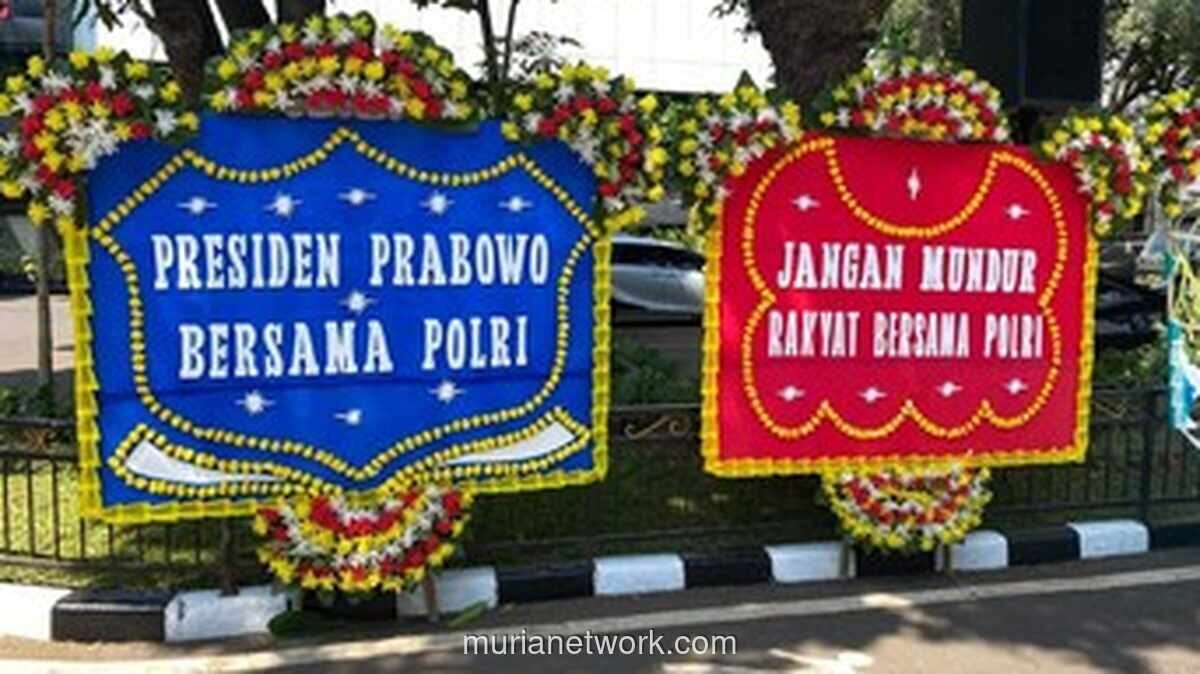 Karangan Bunga Dukungan Berjejer di Polda Metro Jaya Usai Penggeledahan Kasus Korupsi