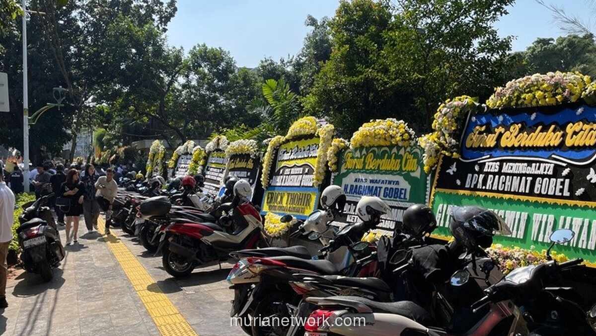 Karangan Bunga Penuhi Rumah Duka Rachmat Gobel, Pelayat Terus Berdatangan