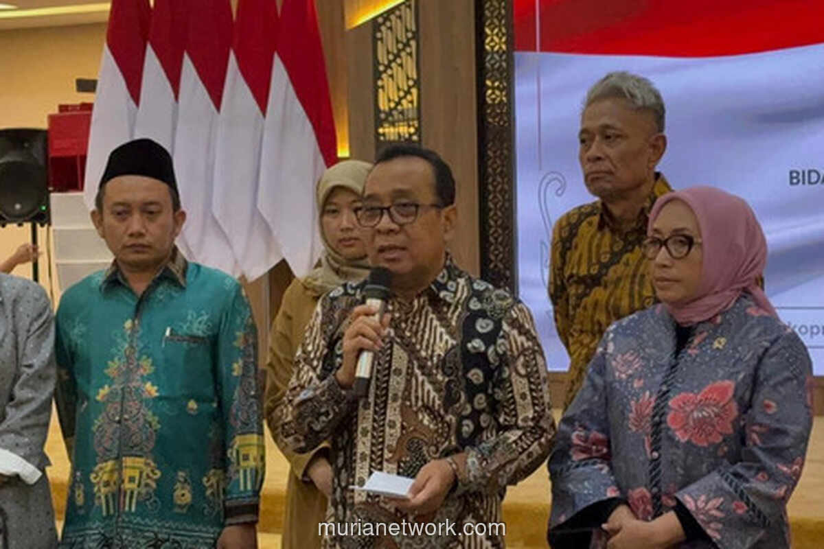 Kebakaran TPA Jatiwaringin Belum Padam, BNPB Kerahkan Helikopter dan Mobil Pemadam