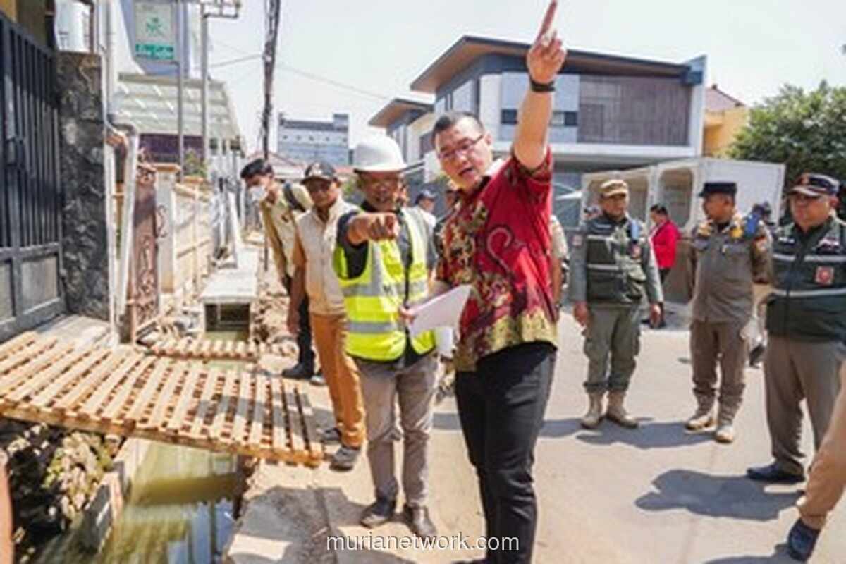 Anggota DPRD DKI Tinjau Langsung Progres Saluran Air di Kebon Jeruk