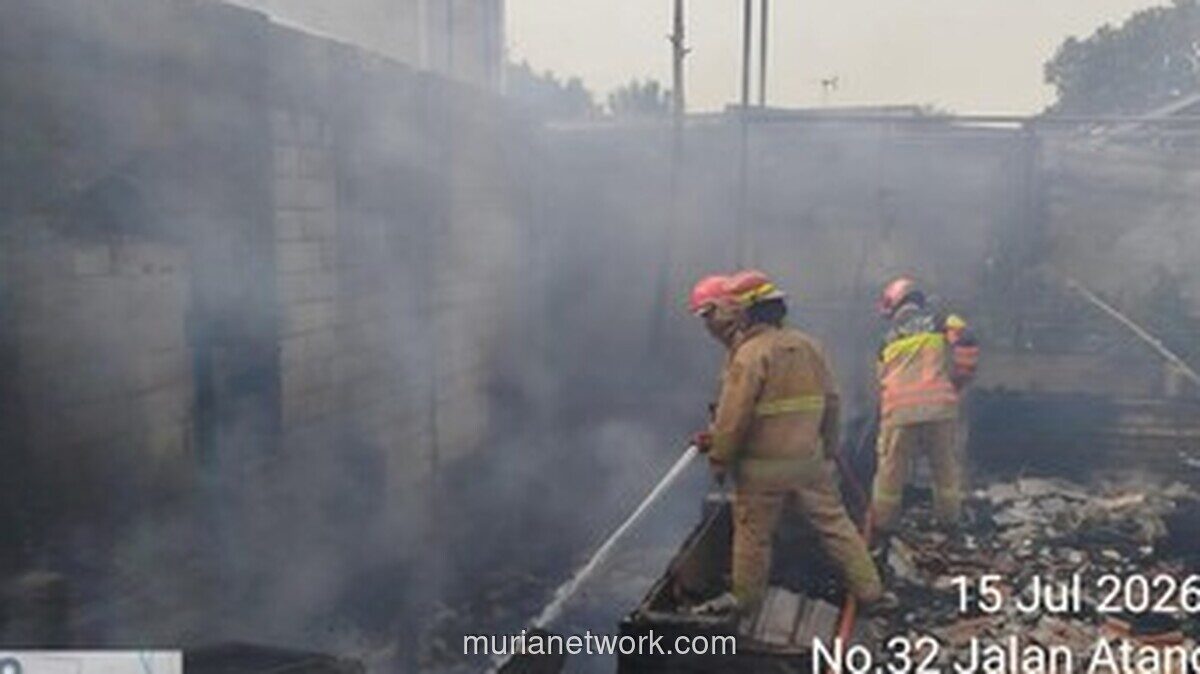 Korsleting Listrik Hanguskan Rumah Panggung Bambu di Bogor