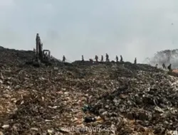 Kebakaran TPA Jatiwaringin Meluas ke 15 Hektar, Wamen LH Tinjau Langsung