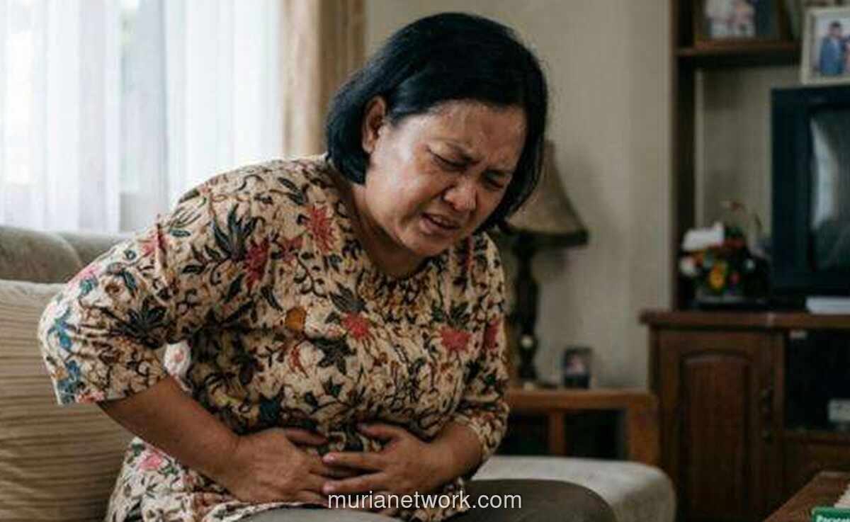 Rebahan Miring ke Kiri Bisa Redakan Perut Begah, Ini Penjelasan Dokter
