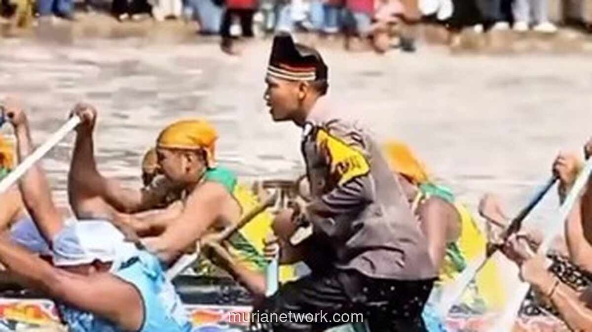Viral, Bripka Asril Ikut Lomba Pacu Jalur di Kuansing sebagai Timbo Ruang
