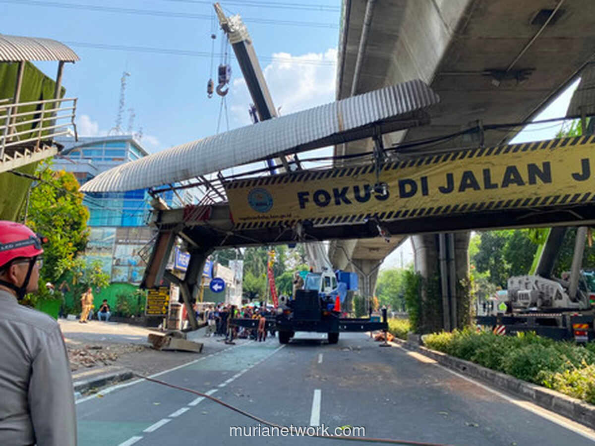 JPO Tendean Rusak Ditabrak Truk, Kerugian Ditaksir Miliaran Rupiah