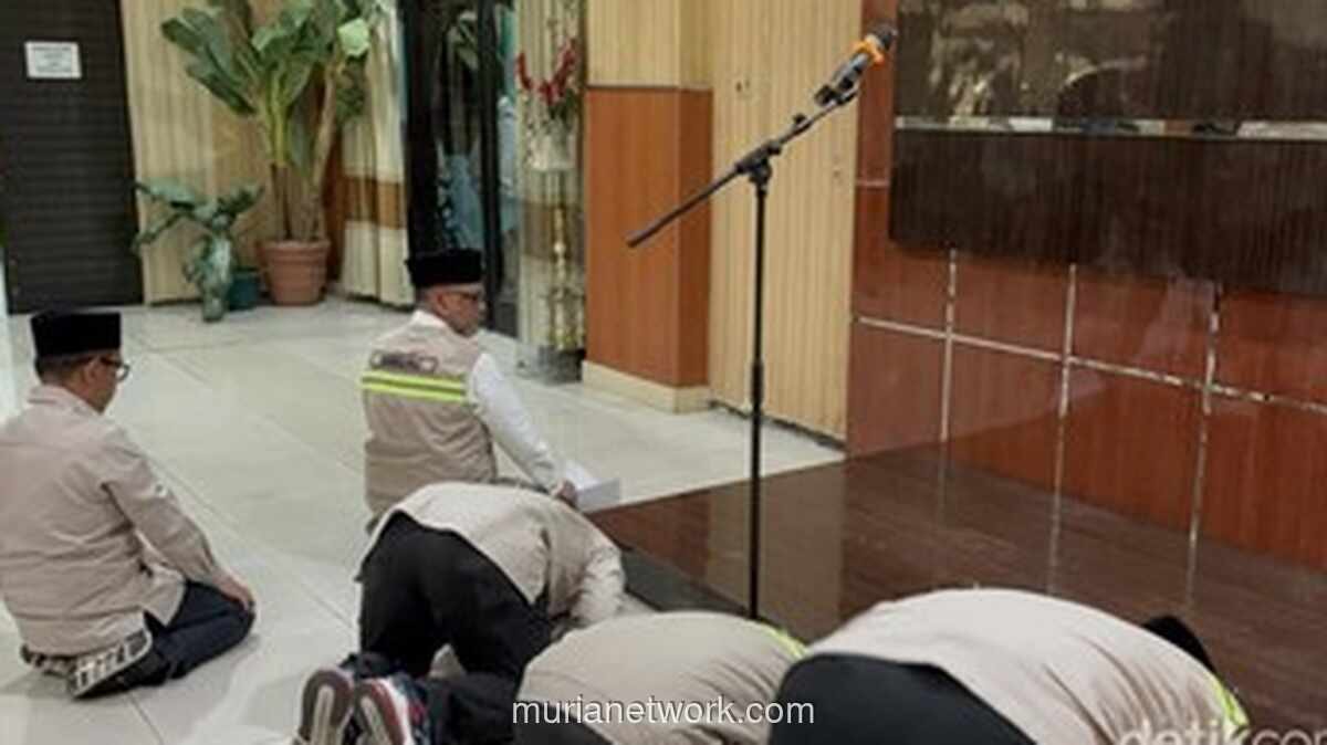Menteri Haji Sujud Syukur Sambut Kloter Terakhir, Pemulangan Jemaah Haji 2026 Rampung