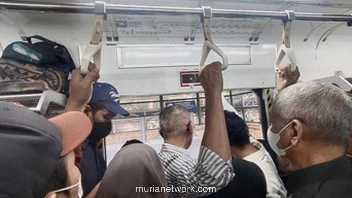 KRL Bogor-Jakarta Kota Alami Gangguan, Tertahan di Stasiun Kalibata