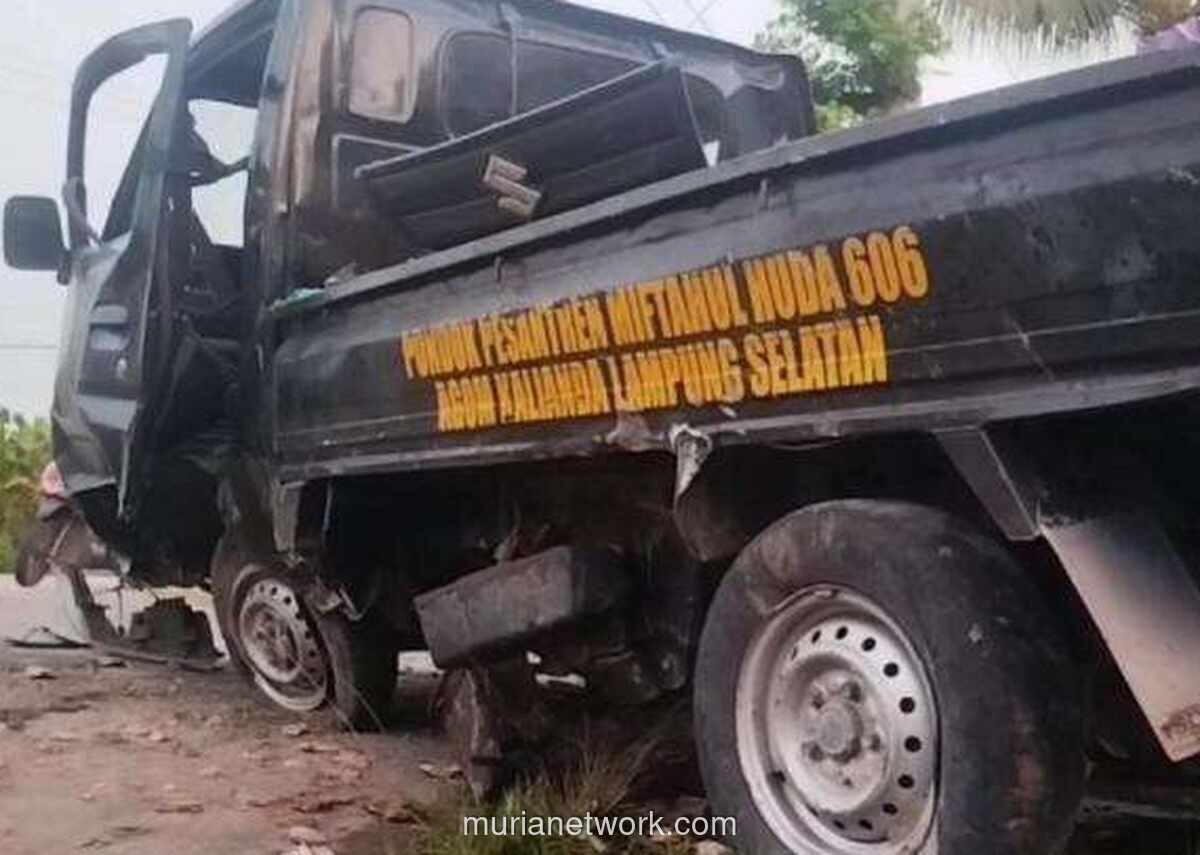 Mobil Pikap Angkut Santri Tabrak Rumah di Lampung Selatan, Dua Tewas
