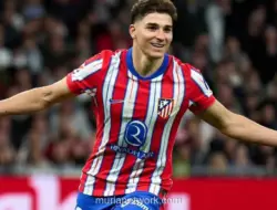 Lamine Yamal Buka Suara soal Rumor Julian Alvarez ke Barcelona