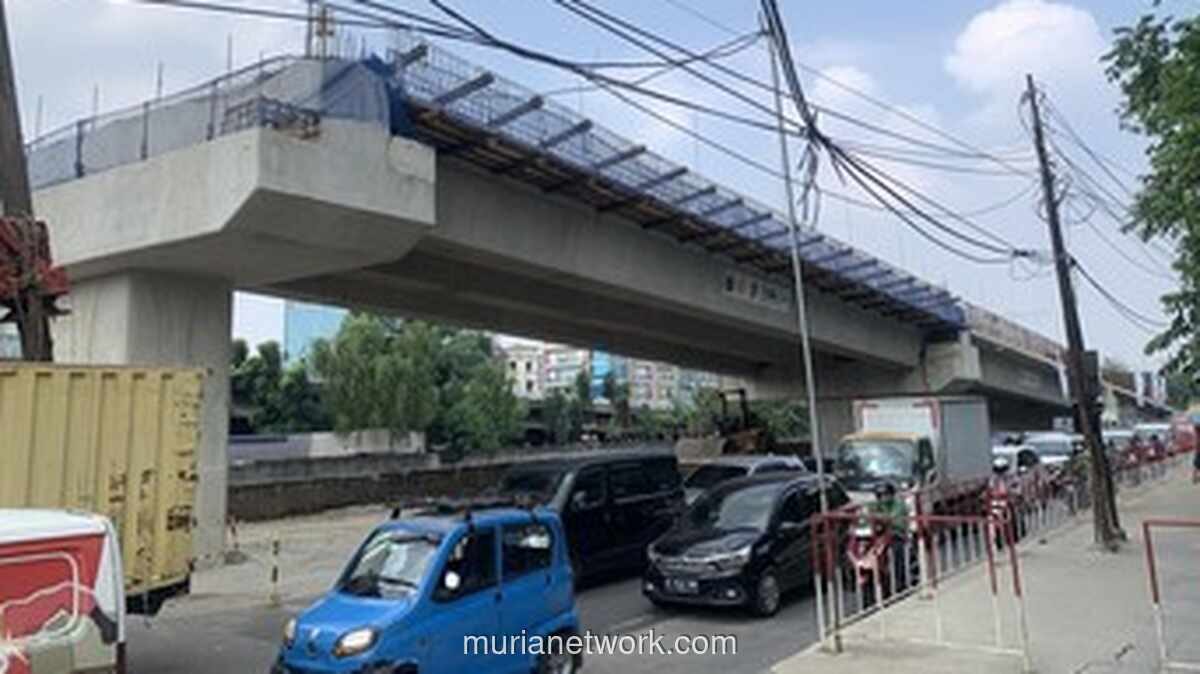 Warga Keluhkan Kemacetan di Latumenten, Berharap Flyover Rampung Tepat Waktu