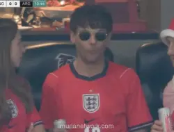 Louis Tomlinson Hadir Langsung di Semifinal Piala Dunia Inggris vs Argentina
