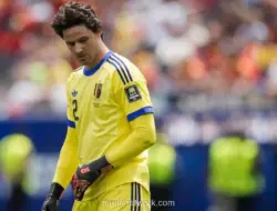 Micky Gray Minta Manchester United Cari Kiper Senior Gantikan Senne Lammens