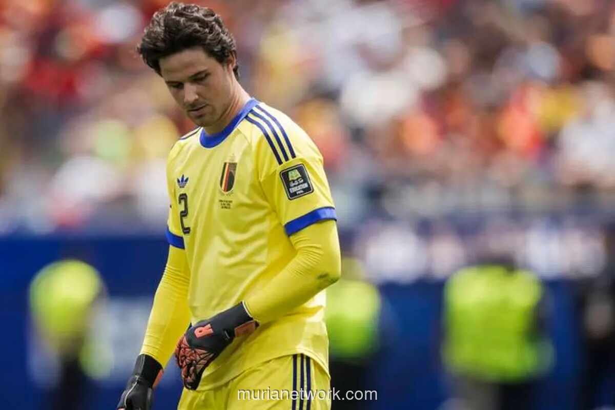 Micky Gray Minta Manchester United Cari Kiper Senior Gantikan Senne Lammens