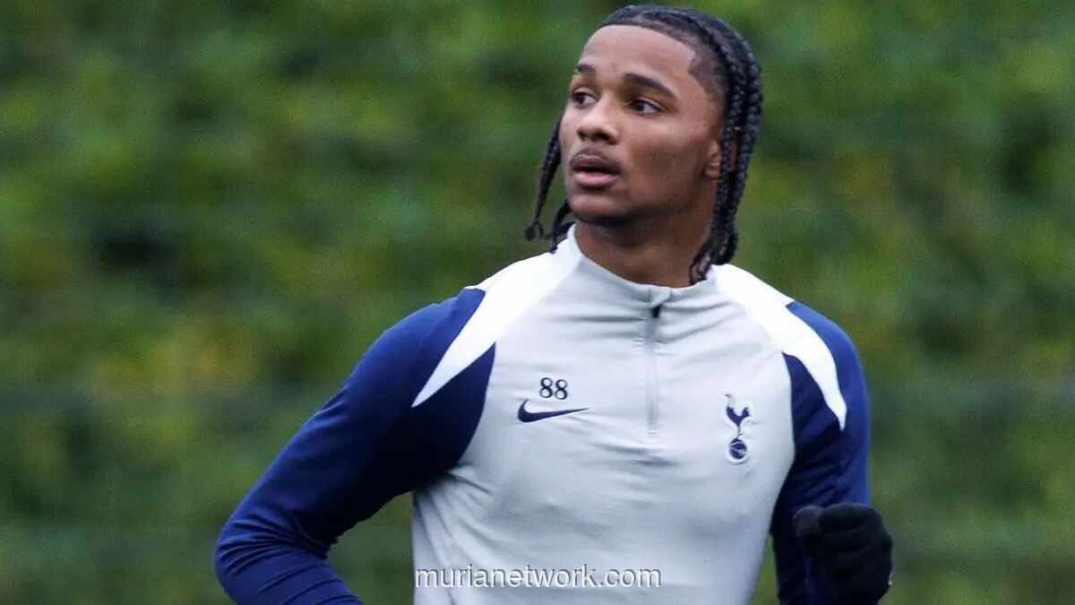 Manchester United Resmi Rekrut Winger Muda Tynan Thompson dari Tottenham