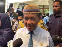 Bahlil dan Dony Oskaria Melayat ke Rumah Duka Rachmat Gobel