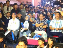 Mendagri Tito Karnavian Nobar Final Piala Dunia Bersama Warga, Tekankan Kebersamaan dan Ekonomi