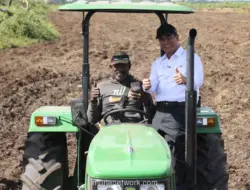 Mentan Amran Tinjau Cetak Sawah di Merauke, Tegaskan Program untuk Rakyat Papua