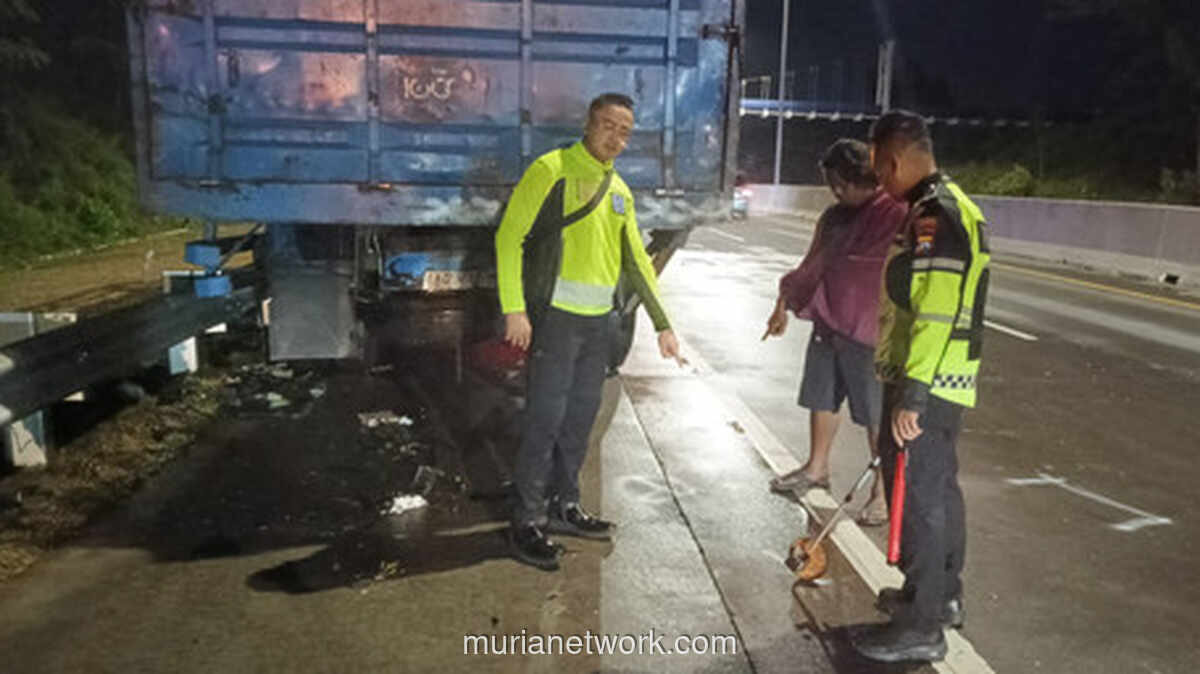 Kecelakaan Maut di Pasuruan, Satu Keluarga Tewas Usai Mobil Tabrak Truk Mogok