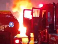 Mobil Grand Max Diduga Angkut BBM Terbakar di Bandar Lampung, Sopir Kabur